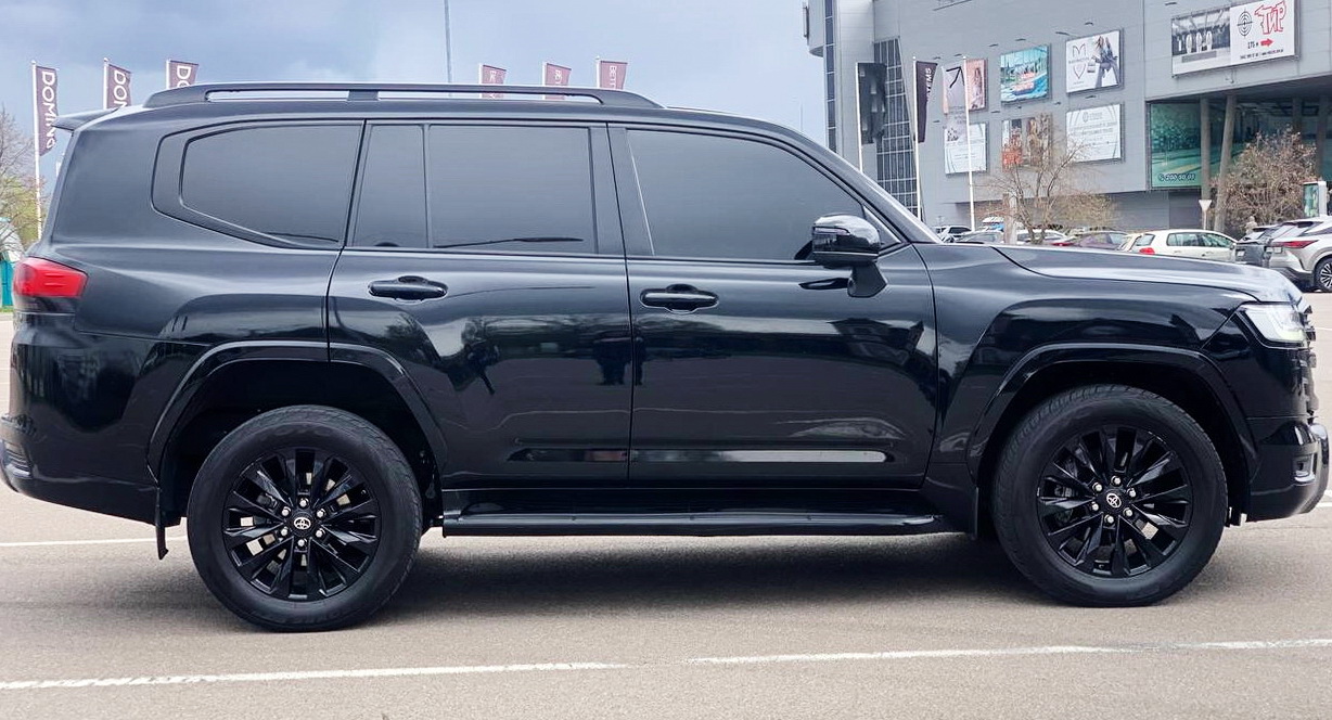 Toyota Land Cruiser 300