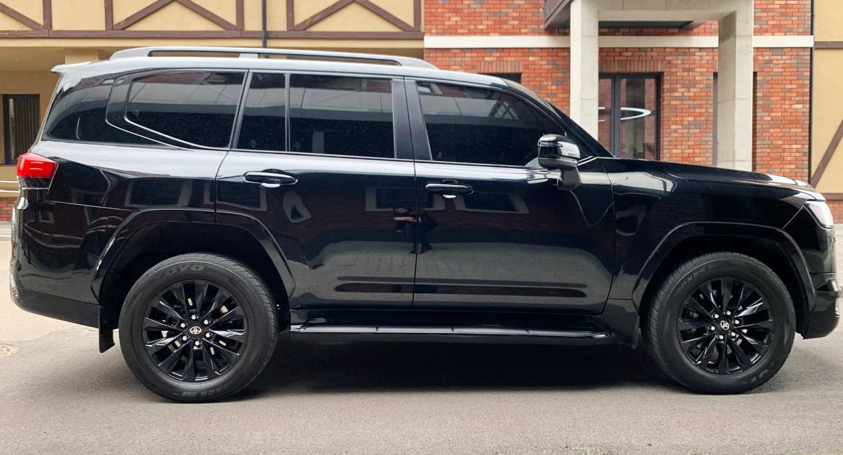Toyota Land Cruiser 300