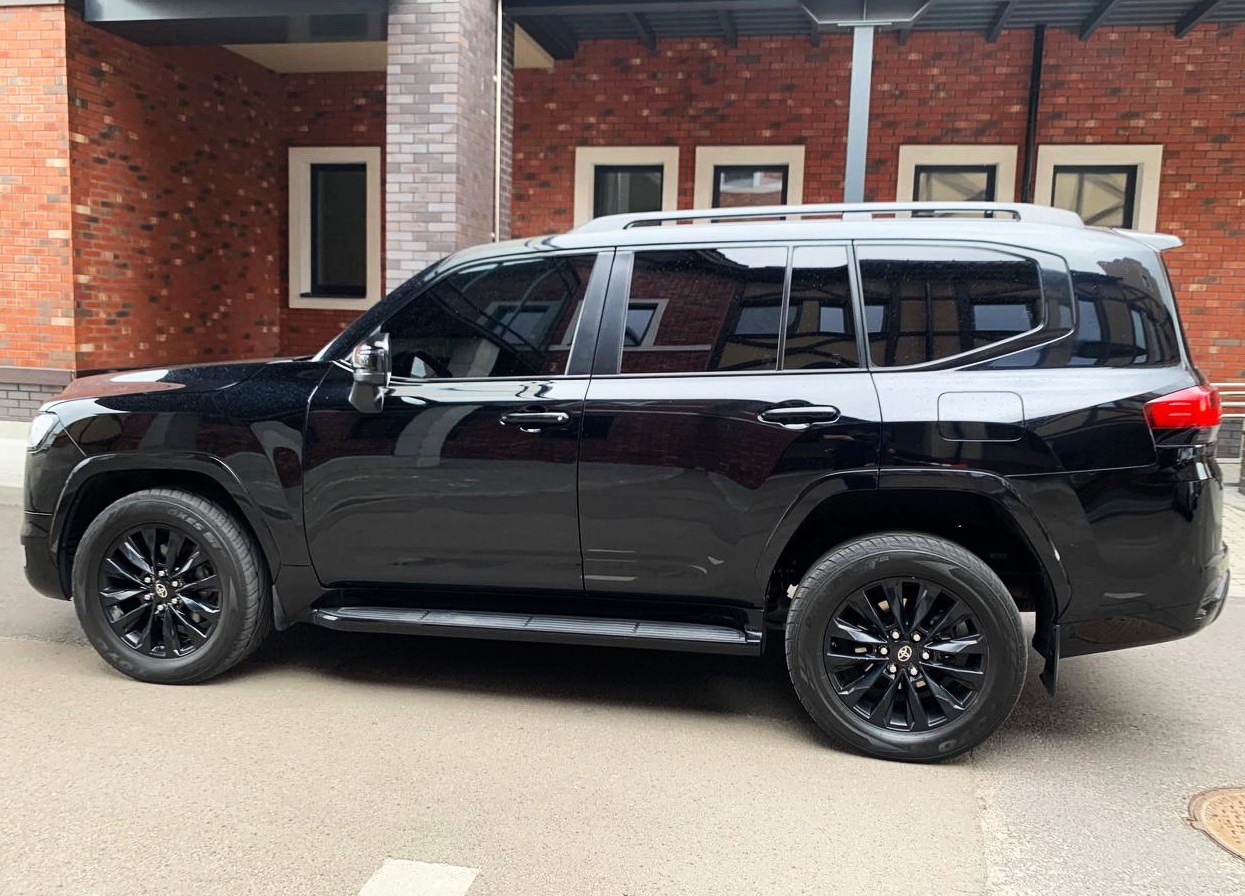 Toyota Land Cruiser 300