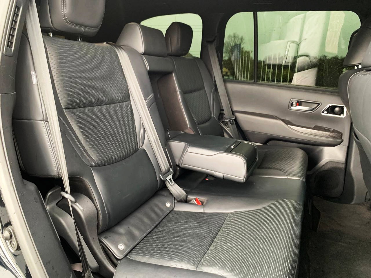 Toyota Land Cruiser 300