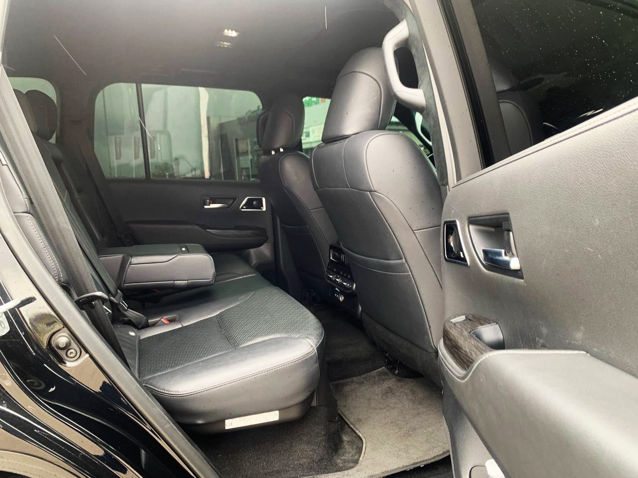 Toyota Land Cruiser 300