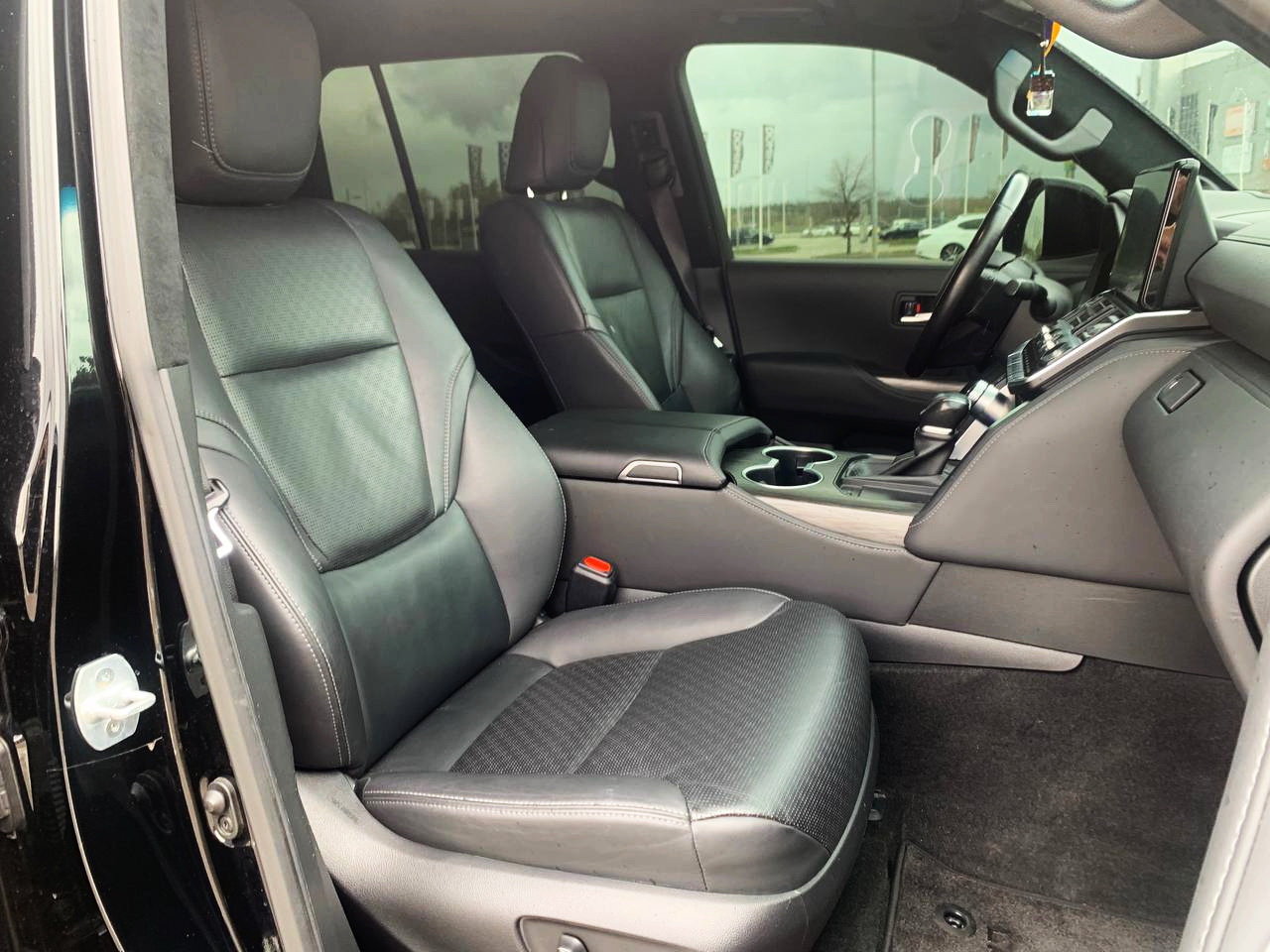 Toyota Land Cruiser 300