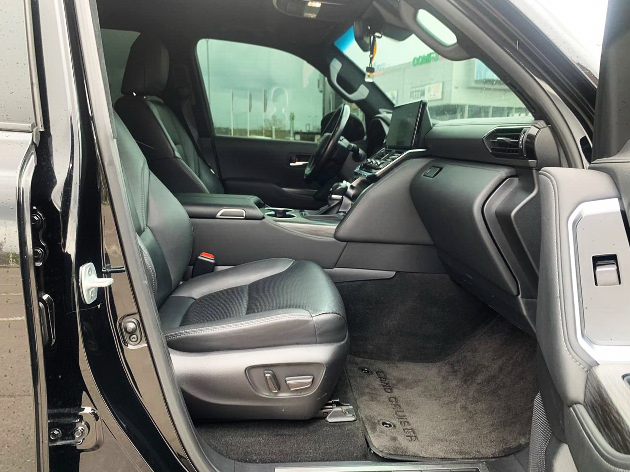 Toyota Land Cruiser 300
