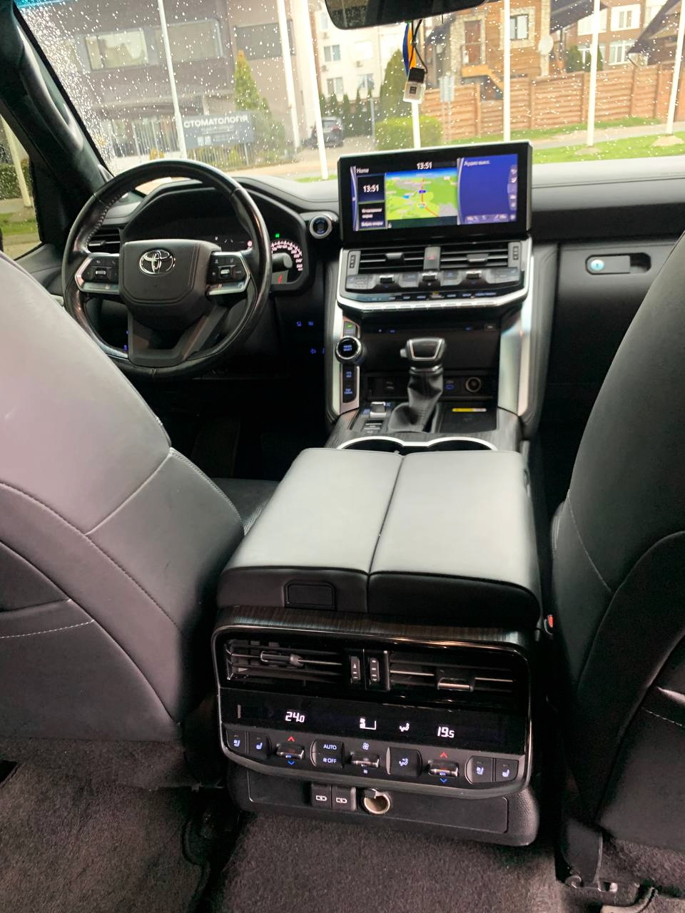 Toyota Land Cruiser 300