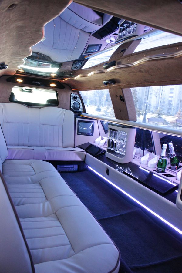 Lincoln Town Car 120
