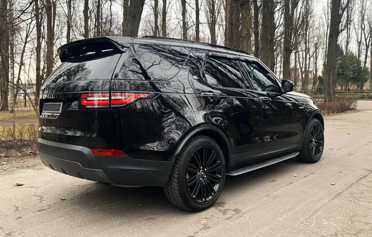 Внедорожник Land Rover Discovery 5