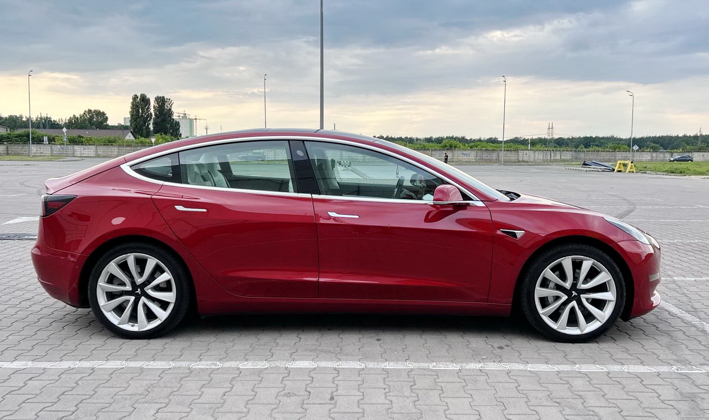 Tesla Model 3 75D