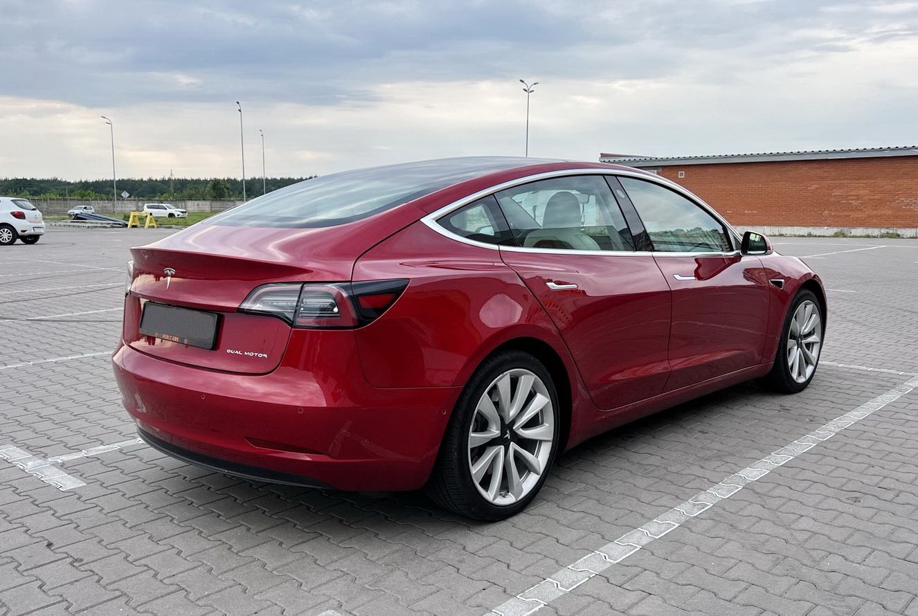 Tesla Model 3 75D