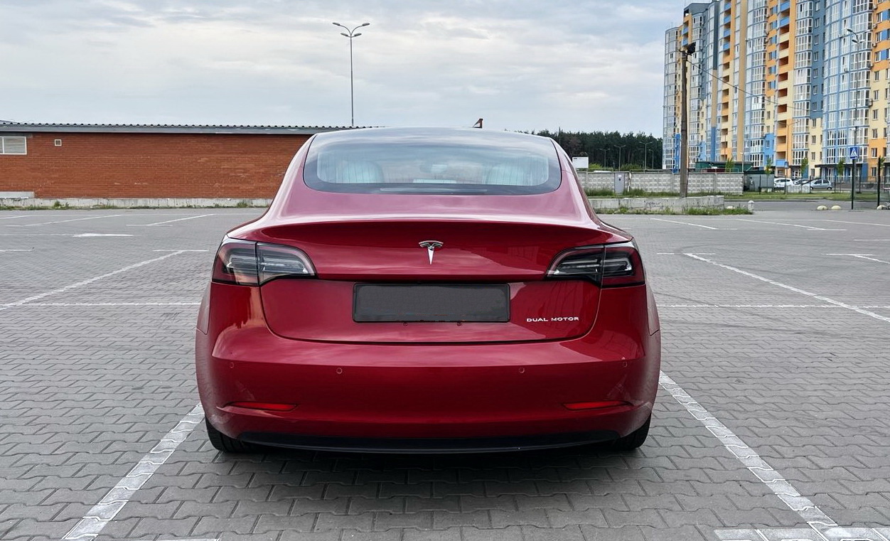 Tesla Model 3 75D