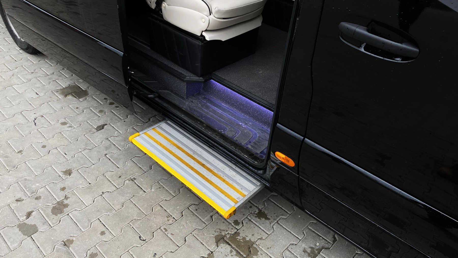 Mercedes Sprinter VIP 8 мест