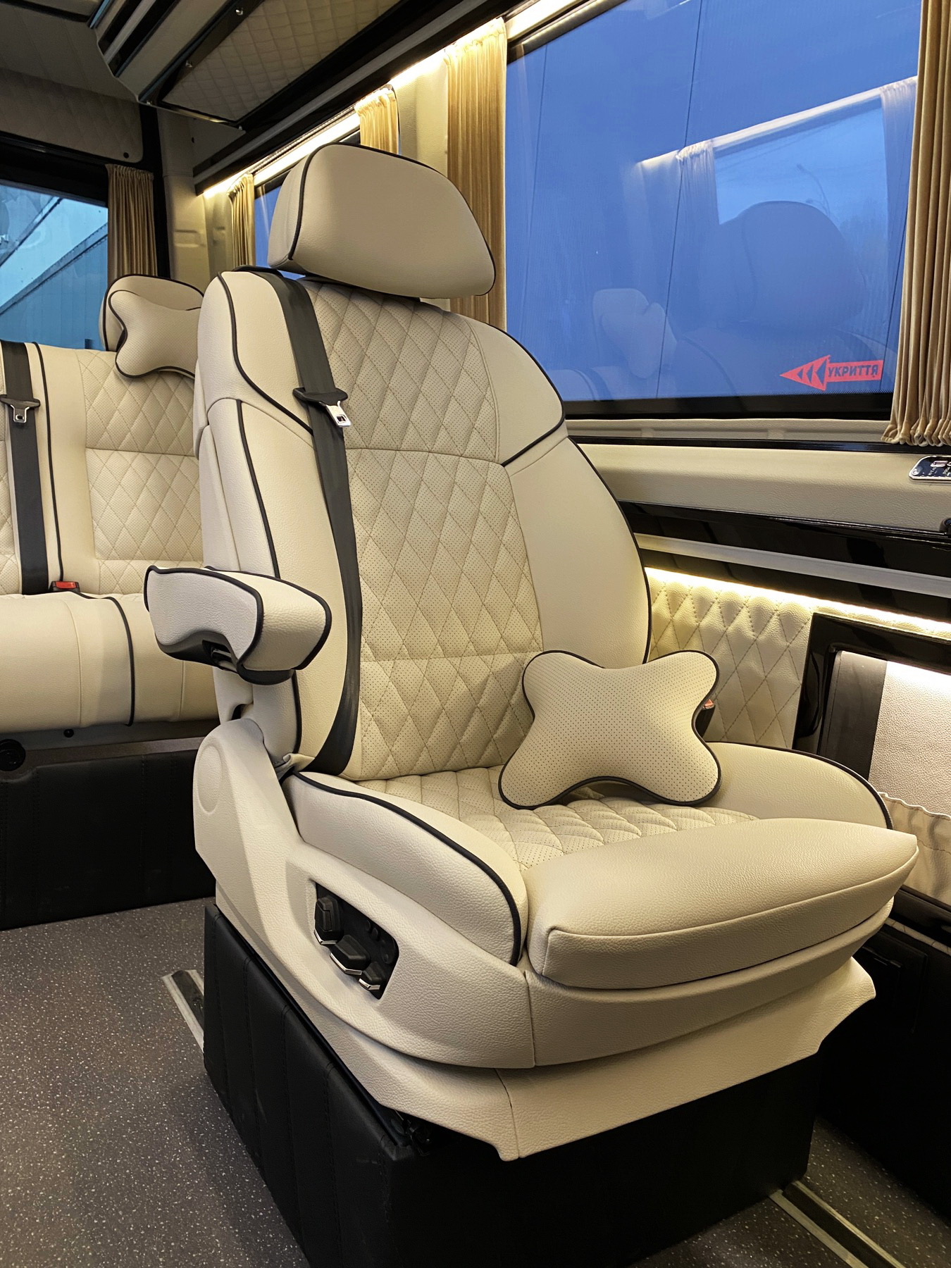 Mercedes Sprinter VIP 8 мест