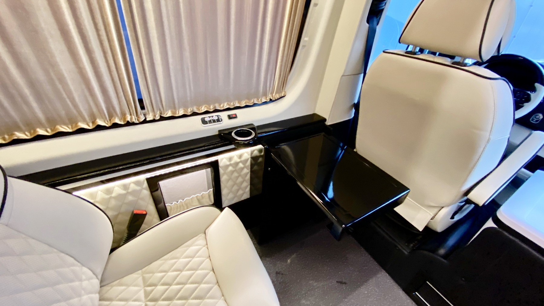 Mercedes Sprinter VIP 8 мест