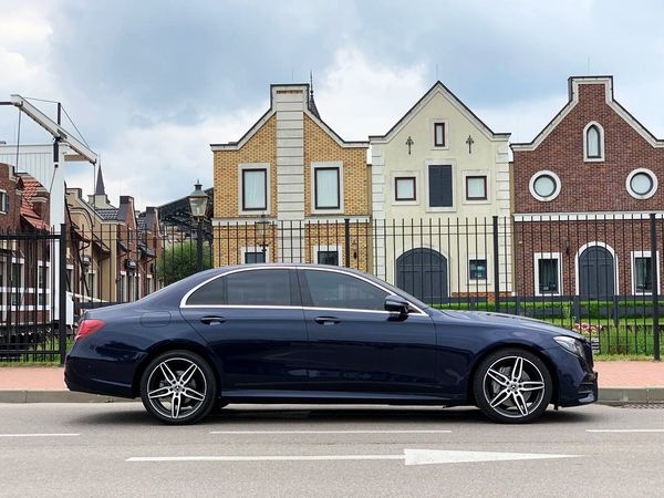 Mercedes Benz W213 AMG E200d en