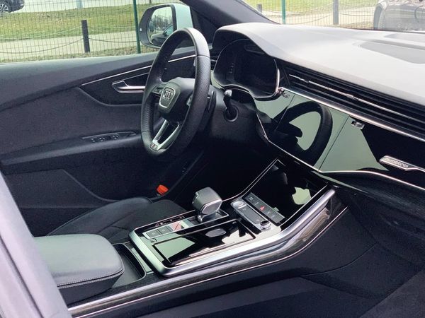 Audi Q8 S Line