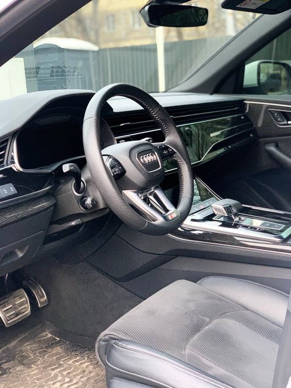 Audi Q8 S Line