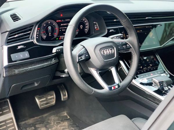 Audi Q8 S Line