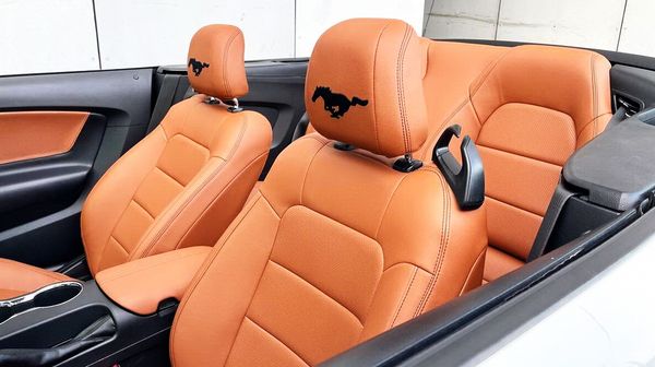 Ford Mustang GT белый