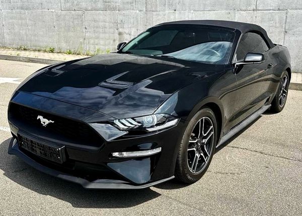 Ford Mustang GT черный