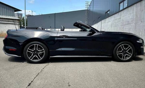Ford Mustang GT черный