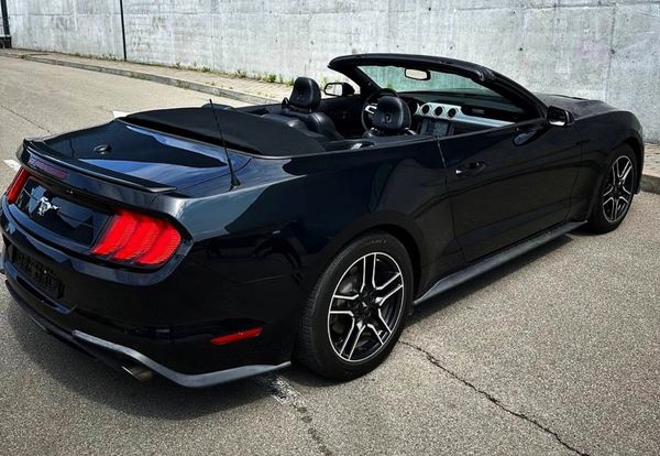 Ford Mustang GT черный