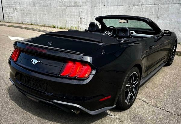 Ford Mustang GT черный